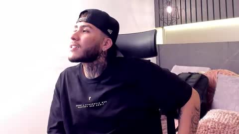 Dark online show from November 11, 2:17 pm