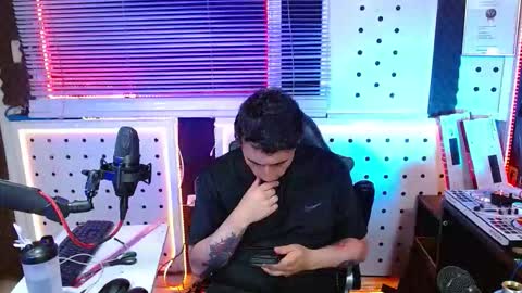 Snapshot of darko0717 chatting on January 7, 2:47 am DARKO0717 online show from January 7, 2:47 am