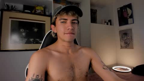 Snapshot of darkodark0 chatting on February 5, 3:44 am Darko online show from February 5, 3:44 am