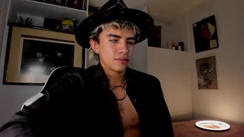 Snapshot of darkodark0 chatting on February 11, 10:26 pm Darko online show from February 11, 10:26 pm