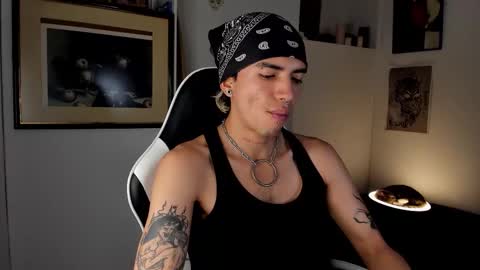 Snapshot of darkodark0 chatting on February 23, 10:07 pm Darko online show from February 23, 10:07 pm