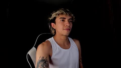 Snapshot of darkodark0 chatting on March 2, 6:47 am Darko online show from March 2, 6:47 am