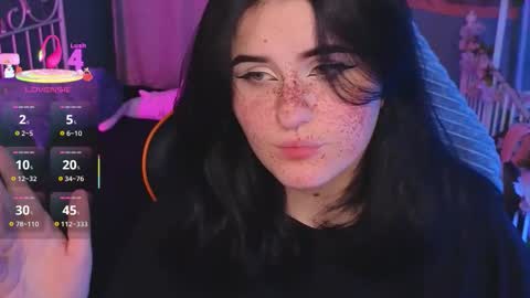 Snapshot of darksh1ne chatting on November 20, 6:35 am Shine online show from November 20, 6:35 am