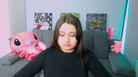 Amelie online show from April 14, 5:30 pm