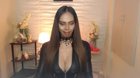 HAPPY BIRTHDAY MISTRESS MADRIANA online show from December 3, 7:33 pm