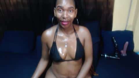 Darksultryxx30 online show from April 18, 1:53 am