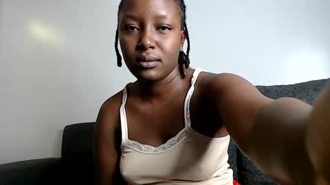 Snapshot of darktanqueen chatting on March 6, 2:51 am darktanqueen online show from March 6, 2:51 am