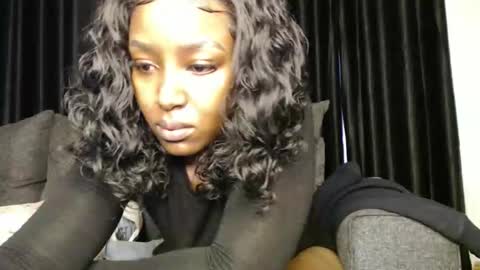 Snapshot of darktanqueen chatting on October 20, 3:18 am darktanqueen online show from October 20, 3:18 am