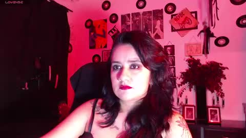 Snapshot of darkyll33 chatting on June 16, 5:21 am DarKyll online show from June 16, 5:21 am