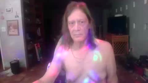 darla_darling1222101 online show from April 9, 2:22 am