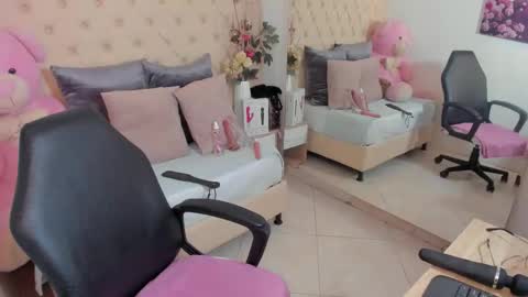 Snapshot of darle_volant chatting on October 28, 11:07 pm Darle Volant online show from October 28, 11:07 pm