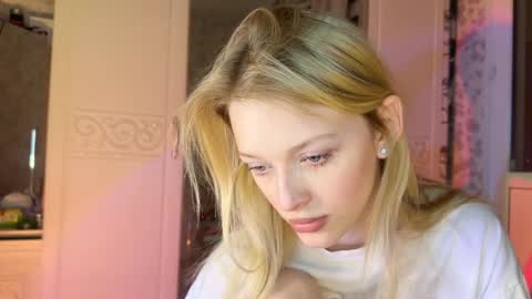 Snapshot of darlingdarinka chatting on March 2, 3:16 pm D online show from March 2, 3:16 pm