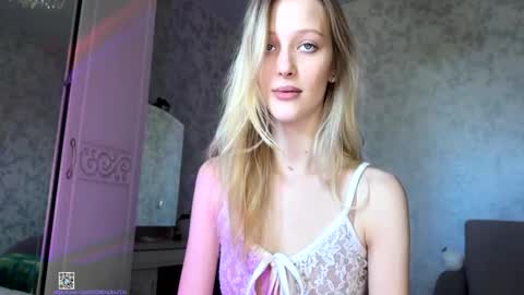 Snapshot of darlingdarinka chatting on October 4, 8:34 am D online show from October 4, 8:34 am