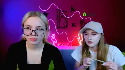 darly honey online show from April 13, 11:27 am