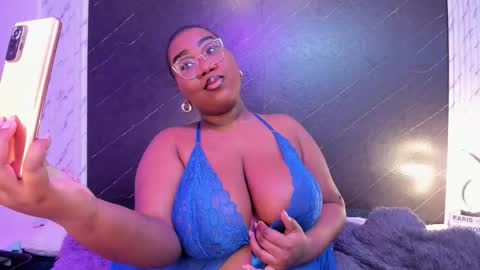 Snapshot of darnellqueen chatting on November 6, 1:06 am Darnell Queen online show from November 6, 1:06 am