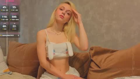 DarslyCat online show from July 12, 5:31 am