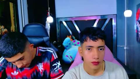 darwinandbrayan online show from November 12, 8:08 pm