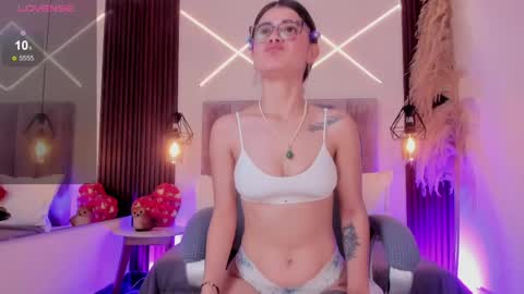 Snapshot of dasha_rodriguez chatting on June 1, 2:30 pm dasha_rodriguez online show from June 1, 2:30 pm