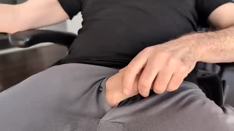 Snapshot of databass chatting on December 6, 4:49 pm databass online show from December 6, 4:49 pm