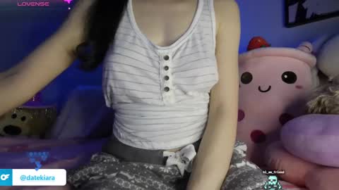 Snapshot of datekiara chatting on December 7, 10:01 am Kiara online show from December 7, 10:01 am