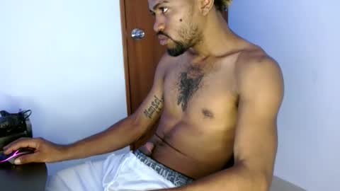 Snapshot of davcashmaster420 chatting on February 7, 4:11 pm davcashmaster420 online show from February 7, 4:11 pm
