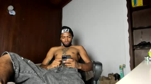 Snapshot of davcashmaster420 chatting on June 30, 6:31 pm davcashmaster420 online show from June 30, 6:31 pm