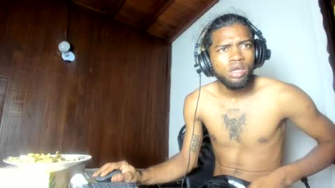 Snapshot of davcashmaster420 chatting on July 4, 8:59 pm davcashmaster420 online show from July 4, 8:59 pm