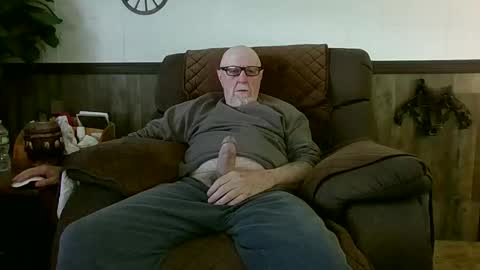 Snapshot of dave571960 chatting on May 17, 10:33 am dave571960 online show from May 17, 10:33 am