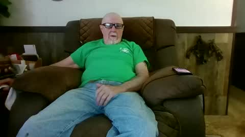 Snapshot of dave571960 chatting on May 27, 10:01 am dave571960 online show from May 27, 10:01 am