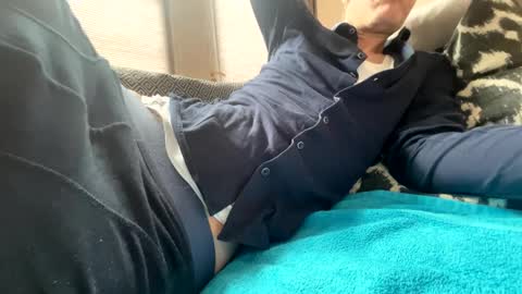 Snapshot of dave76b chatting on December 27, 11:17 am dave76b online show from December 27, 11:17 am