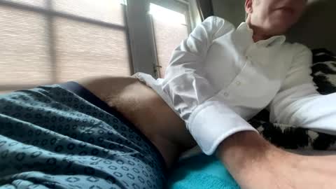 Snapshot of dave76b chatting on February 6, 3:31 pm dave76b online show from February 6, 3:31 pm