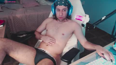 Snapshot of daveangelboy chatting on October 22, 12:33 am Your boy online show from October 22, 12:33 am