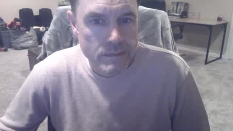 Snapshot of daved14u chatting on February 19, 7:15 am daved14u online show from February 19, 7:15 am