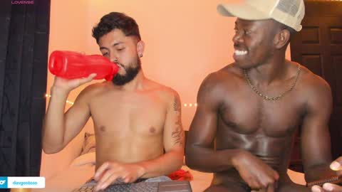 Snapshot of davgostoso chatting on January 10, 11:39 pm Dave y Salvatore online show from January 10, 11:39 pm