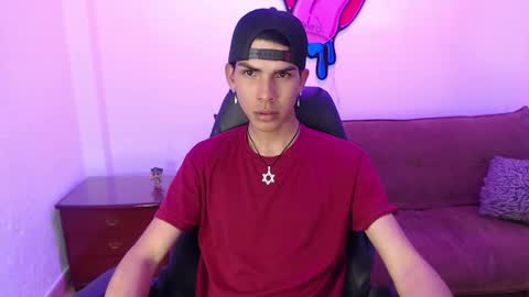 Snapshot of david_925_ chatting on September 18, 5:20 am David online show from September 18, 5:20 am