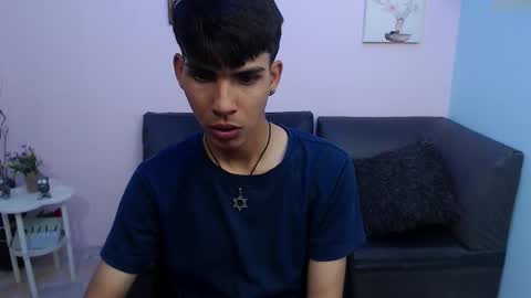 Snapshot of david_925_ chatting on October 12, 4:44 am David online show from October 12, 4:44 am