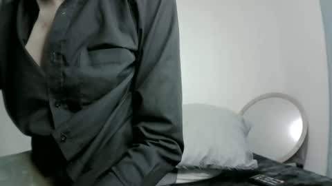 Snapshot of david_asturias chatting on December 6, 2:24 am David Asturias online show from December 6, 2:24 am