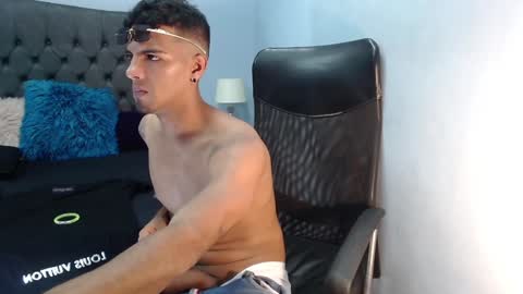 Snapshot of david_bandercock chatting on December 5, 4:31 am david_bandercock online show from December 5, 4:31 am