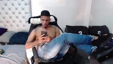 Snapshot of david_bandercock chatting on January 6, 12:35 pm david_bandercock online show from January 6, 12:35 pm