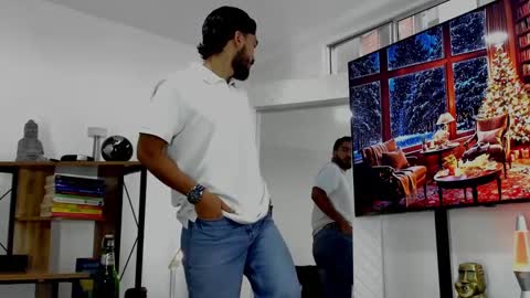 Snapshot of david_johnson372 chatting on December 7, 11:29 am Hey im David that loves to explore and speak their fantasies. Very open talktative and nice. Feel free to chat with me online show from December 7, 11:29 am
