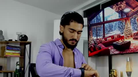Snapshot of david_johnson372 chatting on December 10, 1:11 am Hey im David that loves to explore and speak their fantasies. Very open talktative and nice. Feel free to chat with me online show from December 10, 1:11 am
