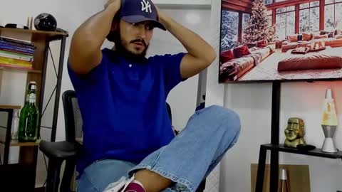 Snapshot of david_johnson372 chatting on December 16, 1:10 am Hey im David that loves to explore and speak their fantasies. Very open talktative and nice. Feel free to chat with me online show from December 16, 1:10 am