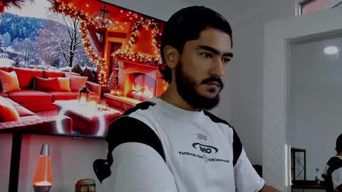 Snapshot of david_johnson372 chatting on December 22, 11:44 am Hey im David that loves to explore and speak their fantasies. Very open talktative and nice. Feel free to chat with me online show from December 22, 11:44 am