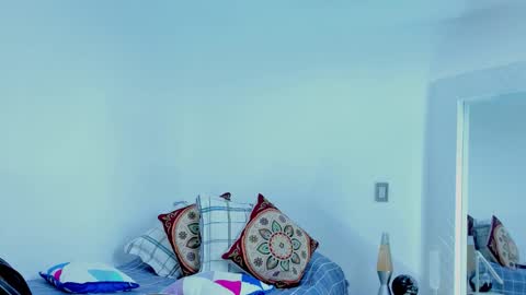 Hey im David that loves to explore and speak their fantasies. Very open talktative and nice. Feel free to chat with me online show from November 17, 12:00 pm