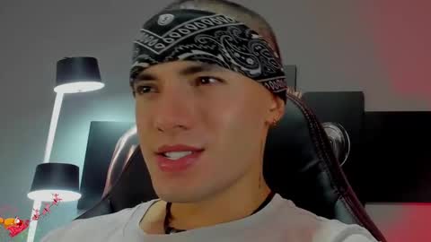 David Jons online show from December 31, 1:04 am