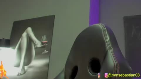Snapshot of david_jons7 chatting on June 26, 12:48 am David Jons online show from June 26, 12:48 am