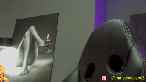 Snapshot of david_jons7 chatting on June 28, 4:07 am David Jons online show from June 28, 4:07 am