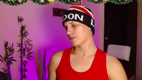 Snapshot of david_neill chatting on December 23, 10:33 pm David Neill online show from December 23, 10:33 pm