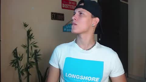 Snapshot of david_neill chatting on January 5, 6:24 pm David Neill online show from January 5, 6:24 pm