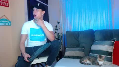 Snapshot of david_neill chatting on January 18, 5:31 am David Neill online show from January 18, 5:31 am